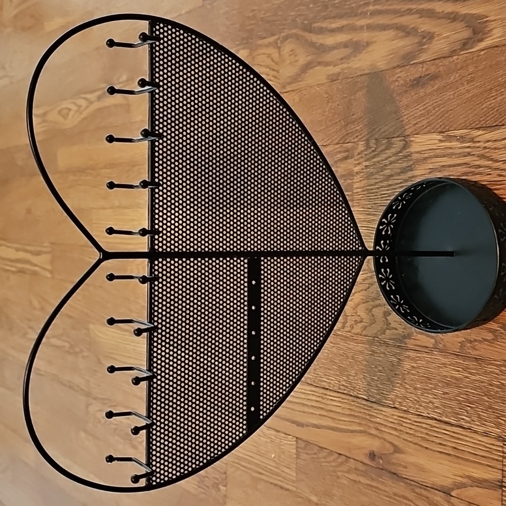 Black Metal Heart Shaped Jewelry Organizer - Picture 2 of 7